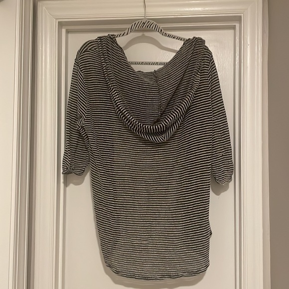 Light knit RVCA jacket. - Picture 2 of 6